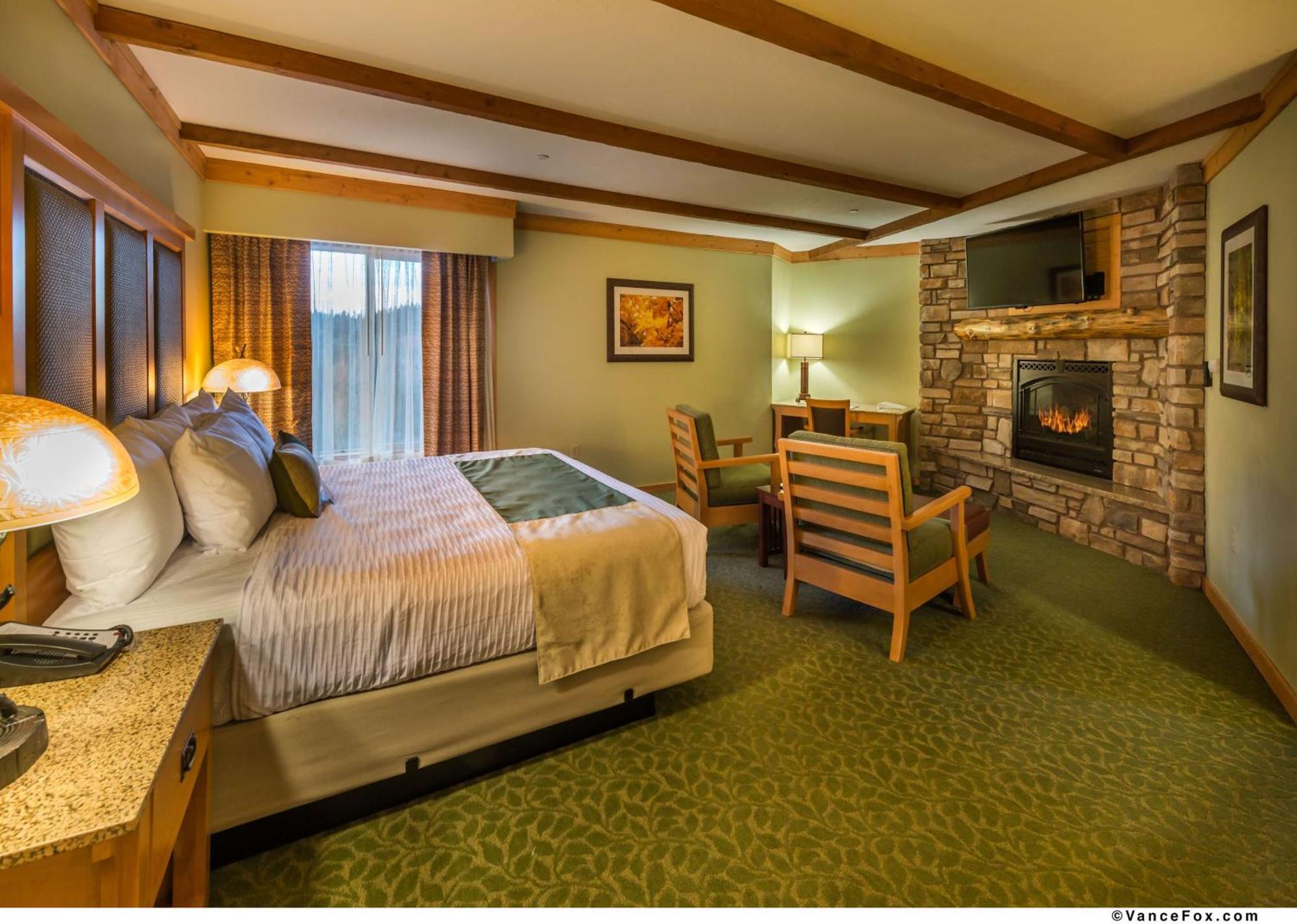 Large King Room with Fireplace