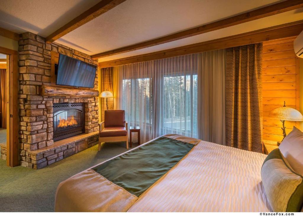 King Suite with Sofa Bed and Whirlpool - Non Smoking,1281981778:JPEG