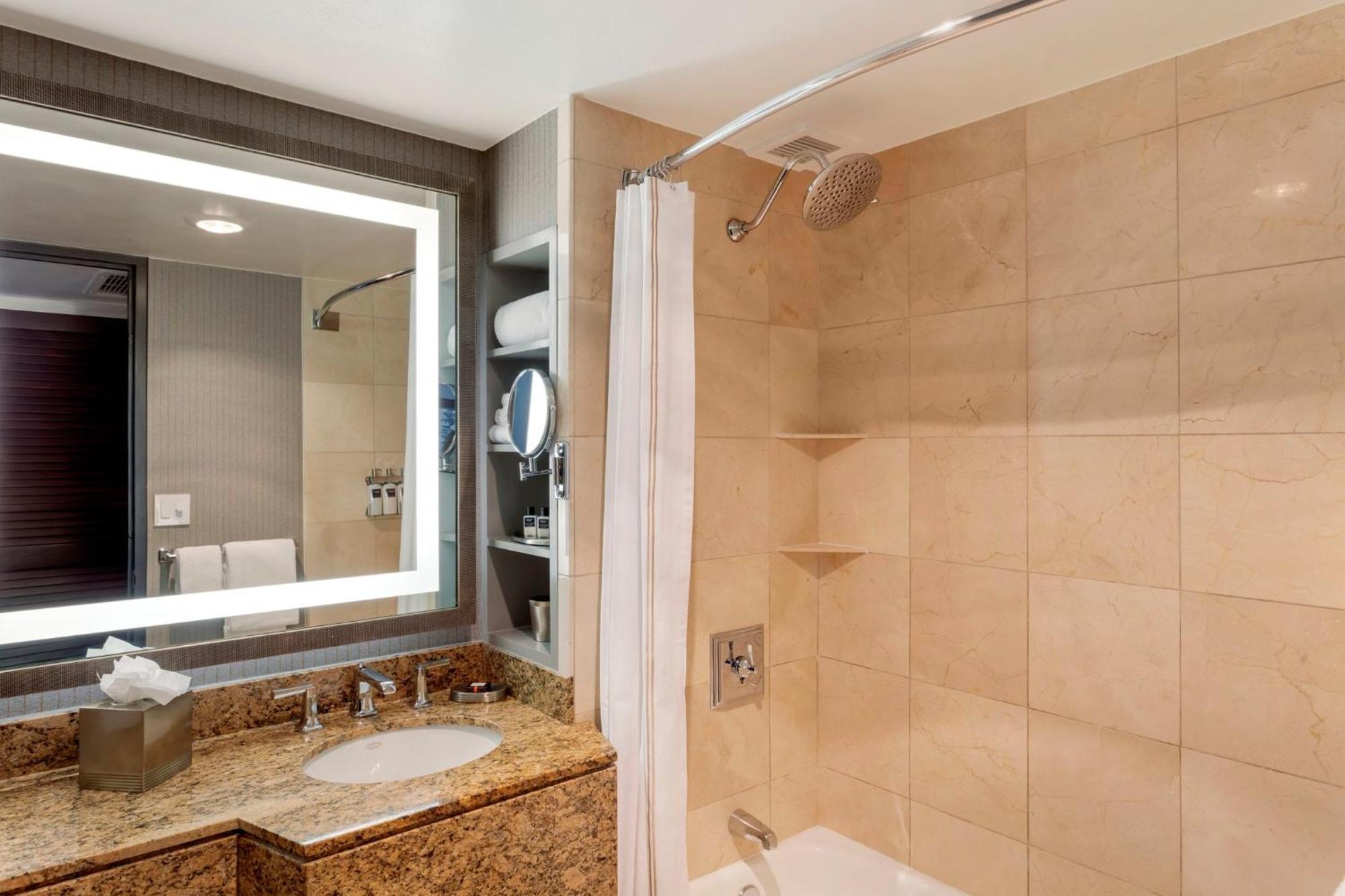 Deluxe Room - 1 queen bed,1283714605:JPEG