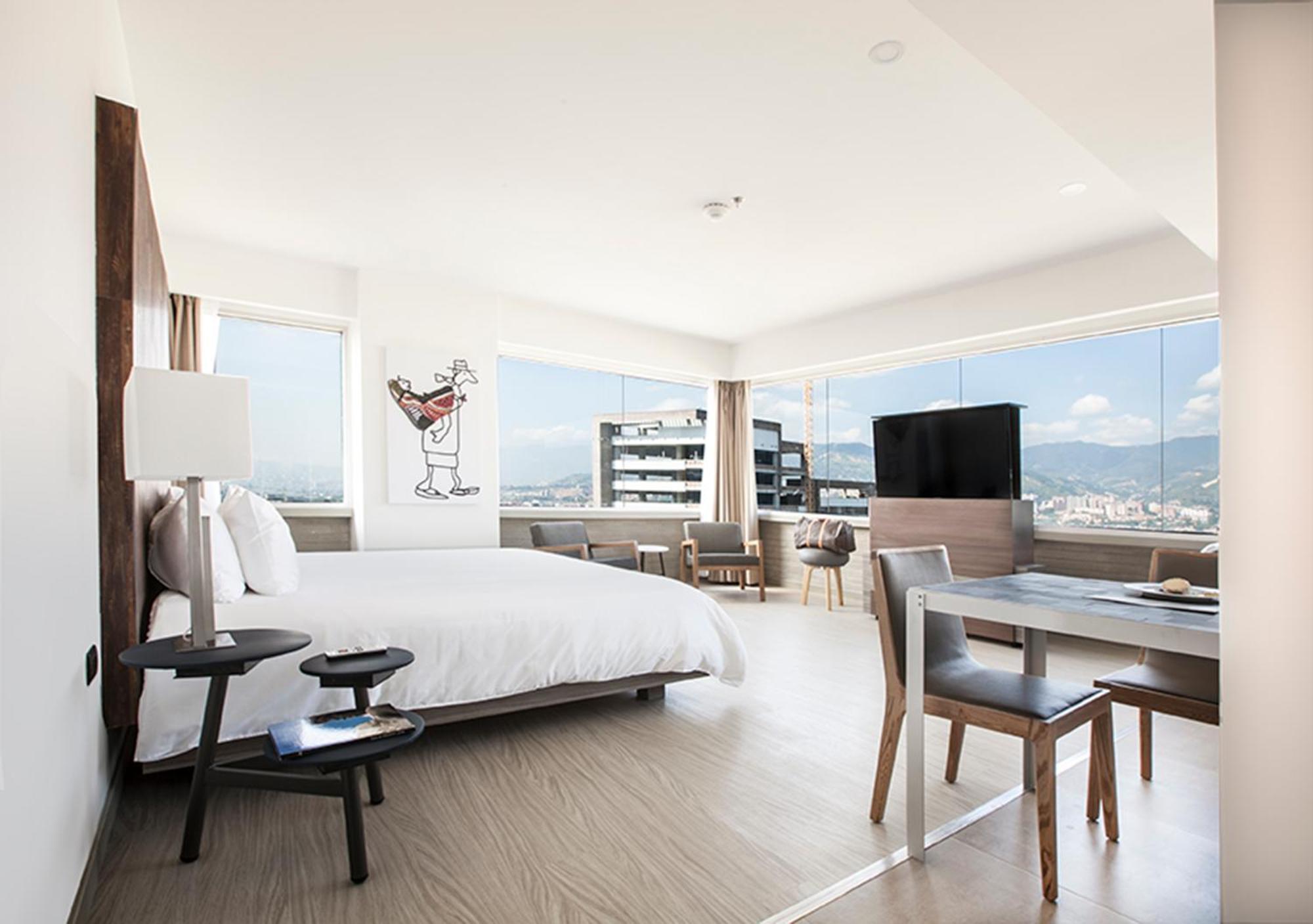 1 King Bed, Suite, City View