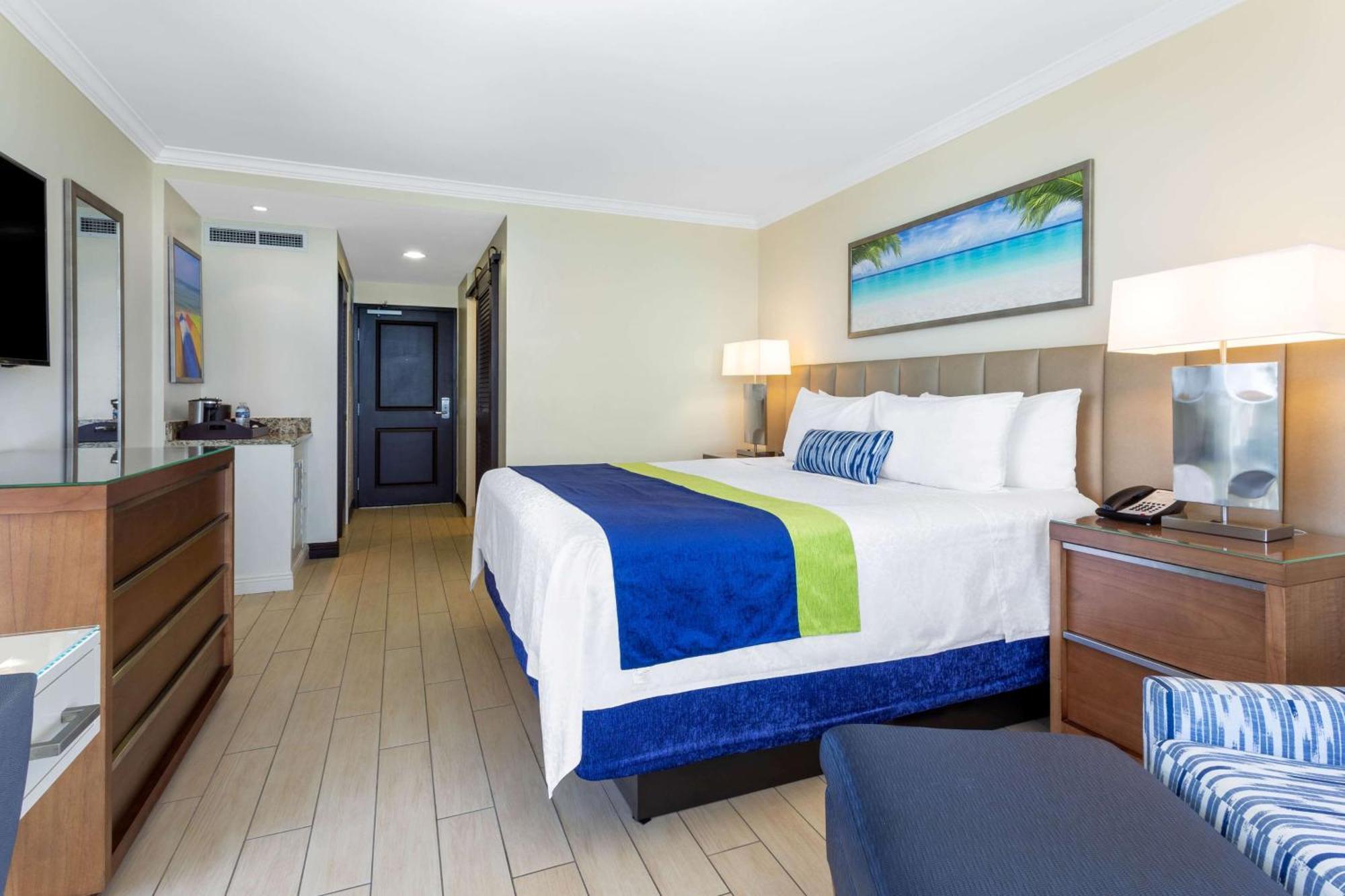 King Room with Partial Ocean View - Mobility Access/Non-Smoking