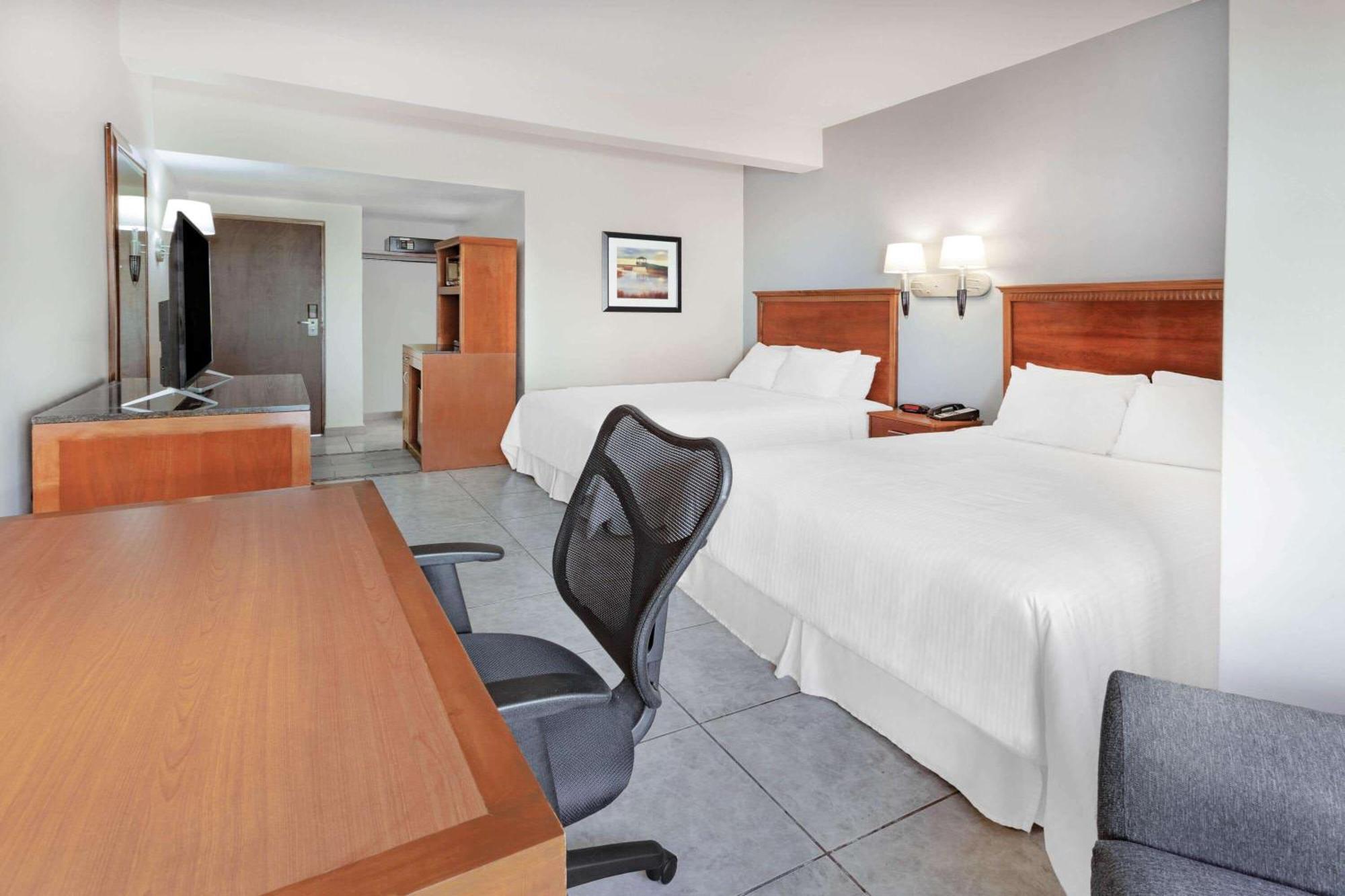 Queen Room with Two Queen Beds - Non-Smoking