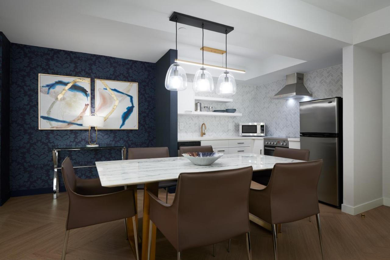 Pantages Signature King Suite,1293657031:JPEG