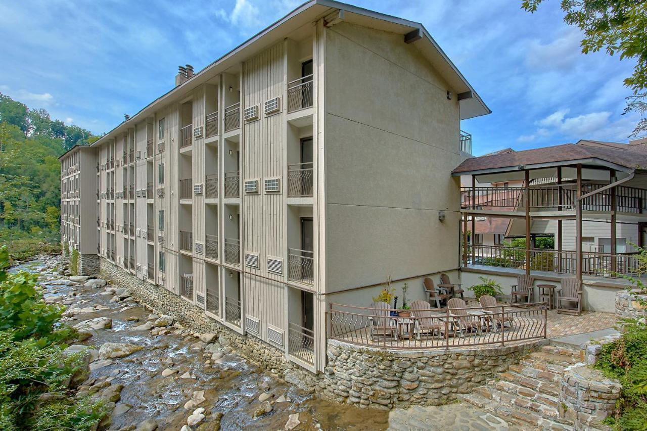 King w/Fireplace & Creekside Balcony - No Pets