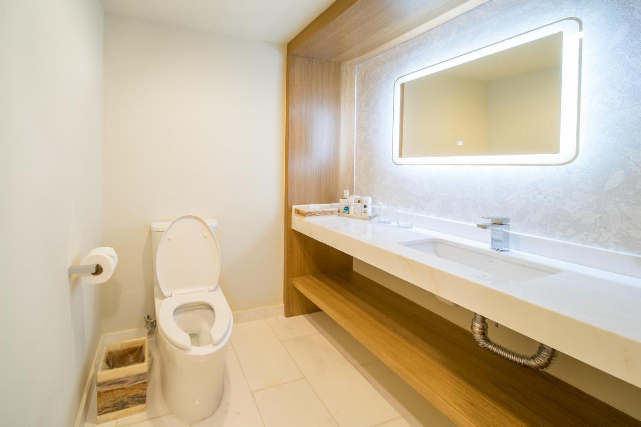 Junior King Suite