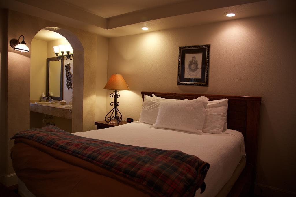 Deluxe Family Room,1012955899:JPEG