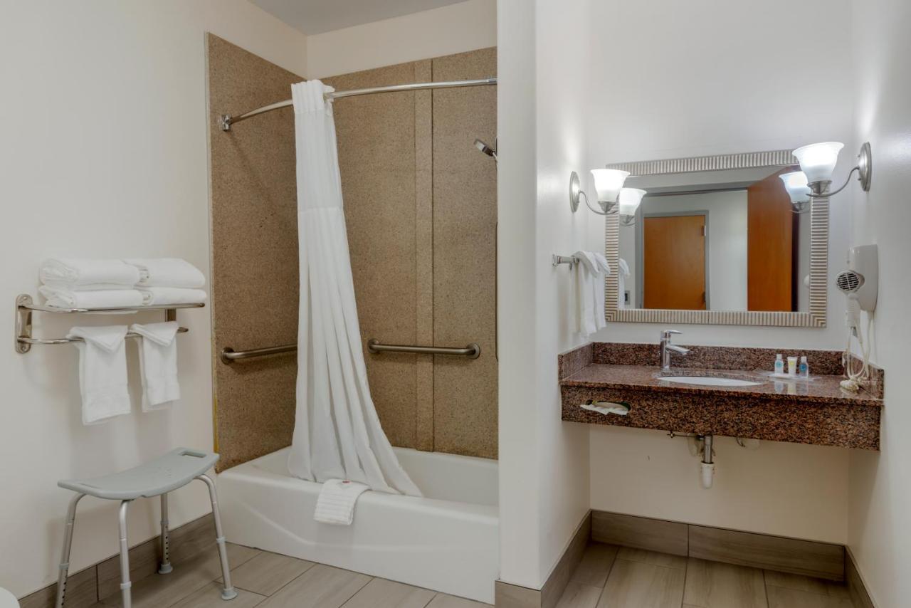 King Room - Accessible/Non-Smoking