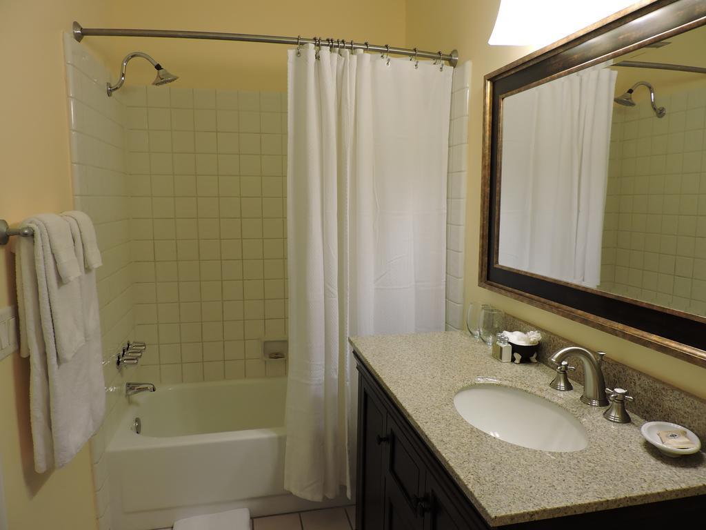 Queen Room,246861069:JPEG