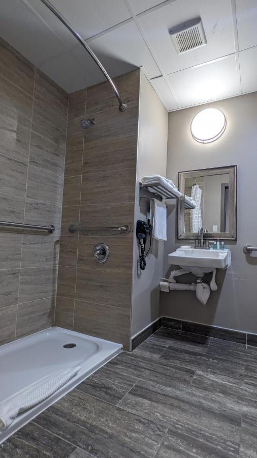 Double Room with Two Double Beds and Roll-In Shower - Accessible/Non-Smoking,1723036024:JPEG