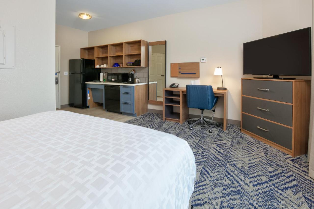 Queen Studio Suite with Hearing Accessible Roll in Shower - Non-Smoking,1338499382:JPEG