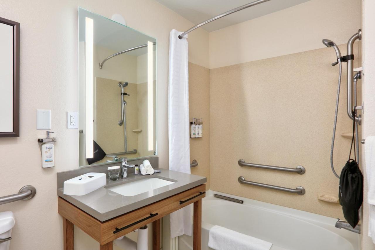 Queen Studio Suite - Mobility Access Tub/Non-Smoking,1338499382:JPEG