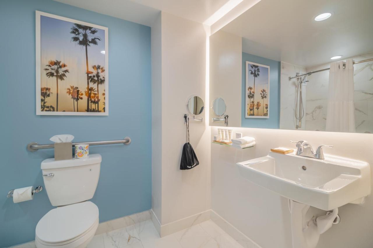 King Suite with Poolview and Balcony