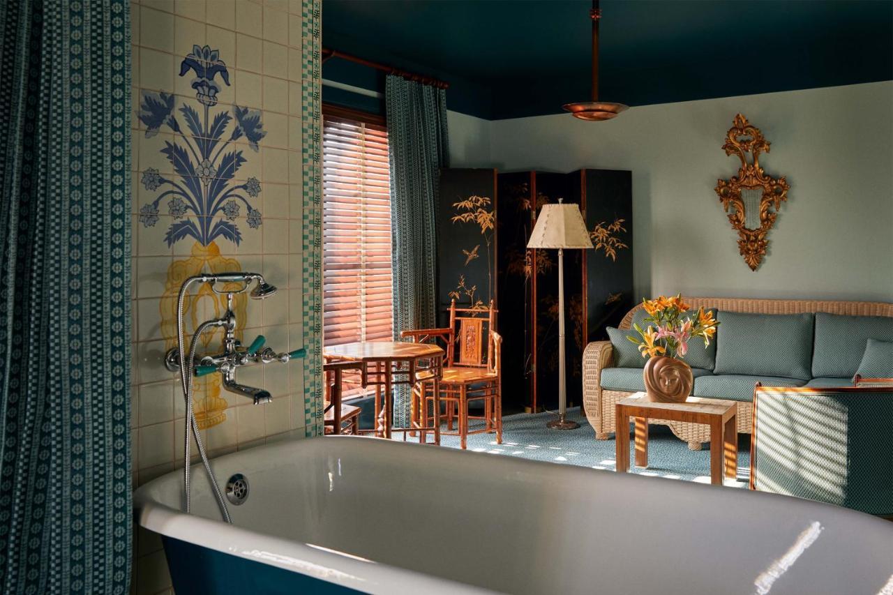 Deluxe King Suite,1299471862:JPEG
