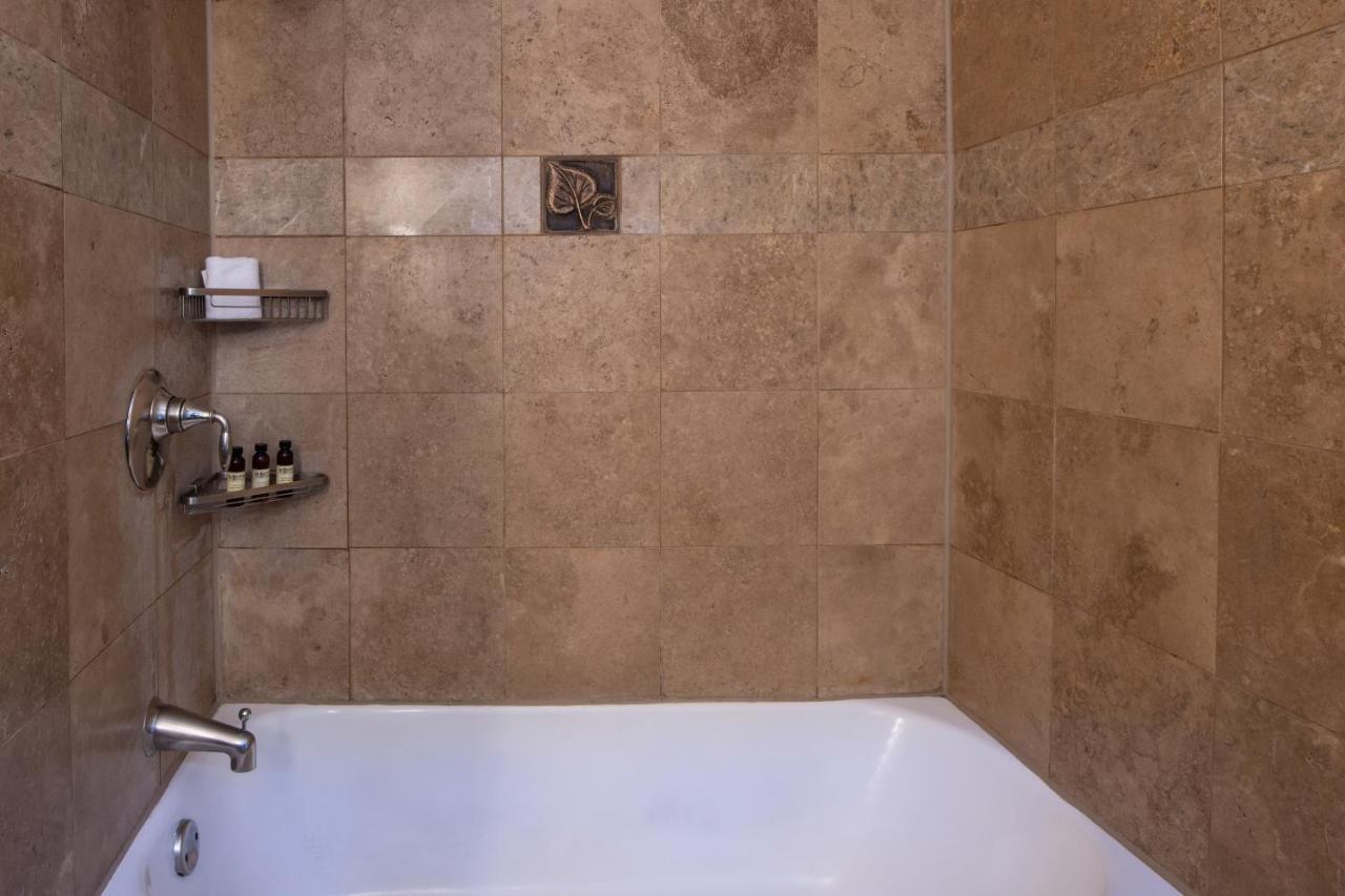 One-Bedroom King Suite,1386812594:JPEG