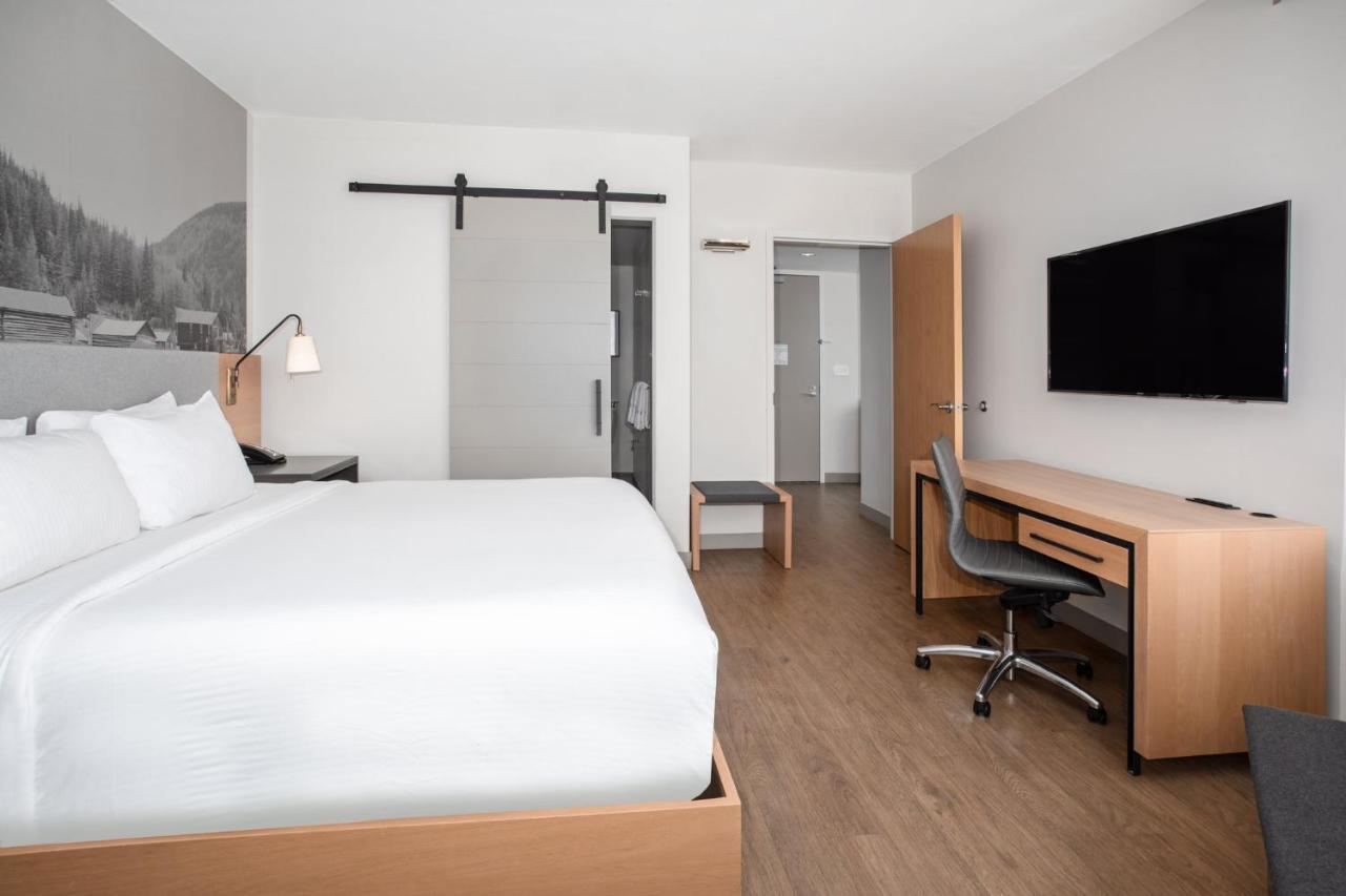 One-Bedroom Suite with Coors Field View