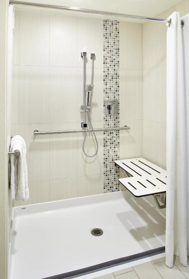King Room with Roll-in Shower - Mobility and Hearing Accessible,1538607055:JPEG