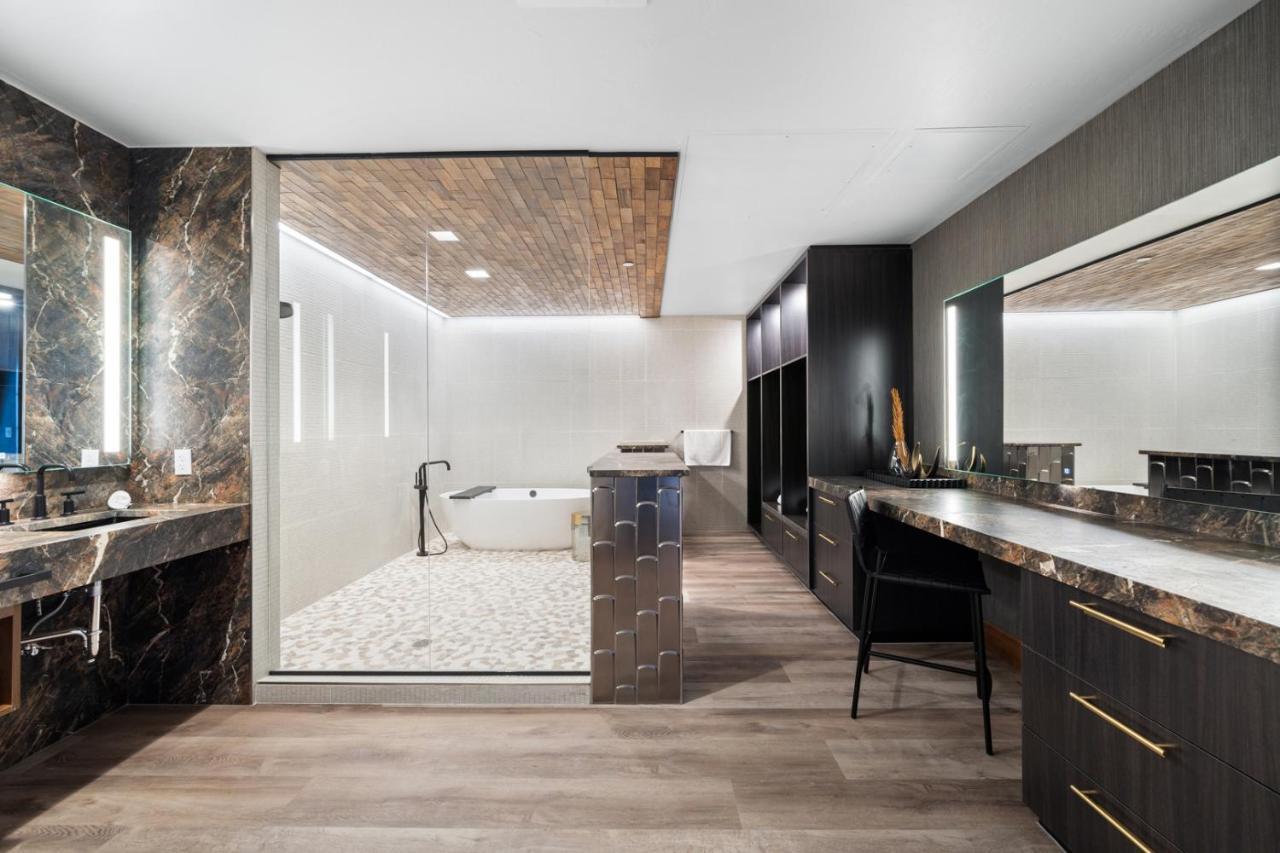 Suite with Spa Bath,1378184420:JPEG