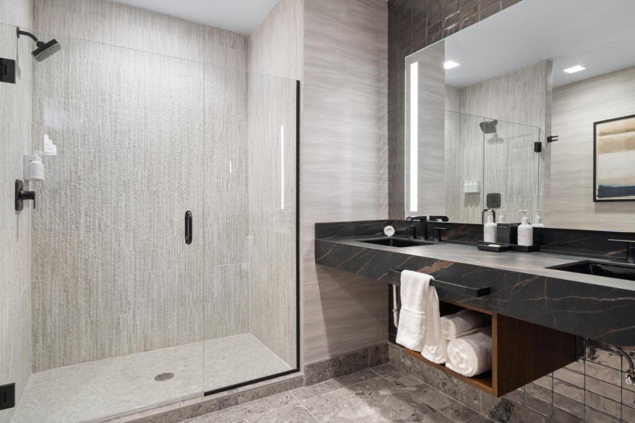 Deluxe King Suite,1378186517:JPEG