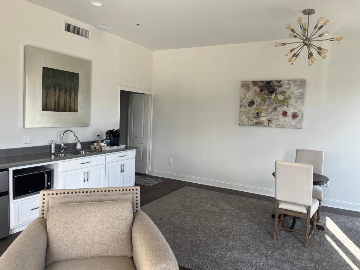 Deluxe King Suite