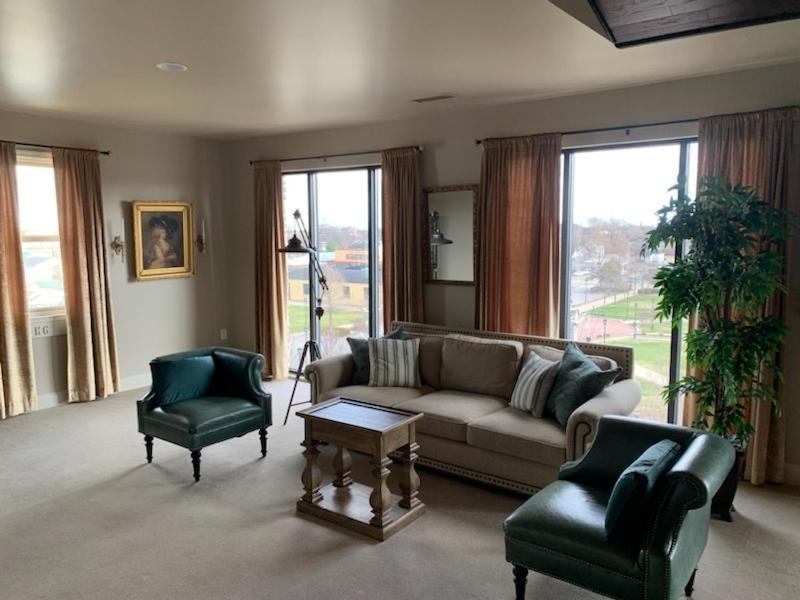 Deluxe King Suite