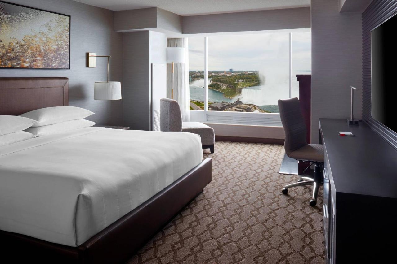 King Room with Whirlpool - Superior Falls View,1377319520:JPEG
