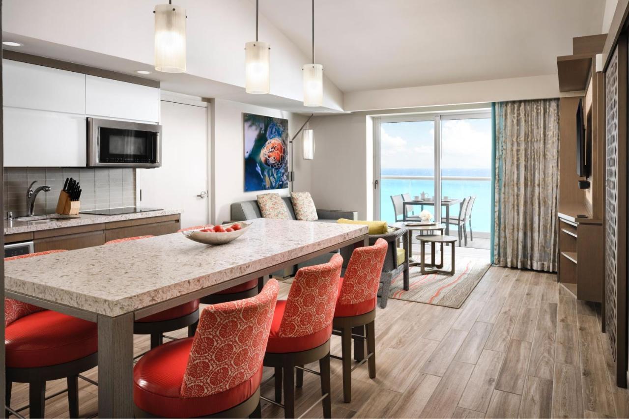 Three-Bedroom Villa Balcony Ocean View,1382608982:JPEG