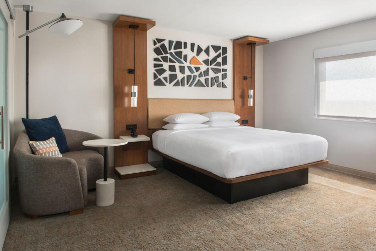 King Room - Mobility Accessible with Tub,1697888043:JPEG