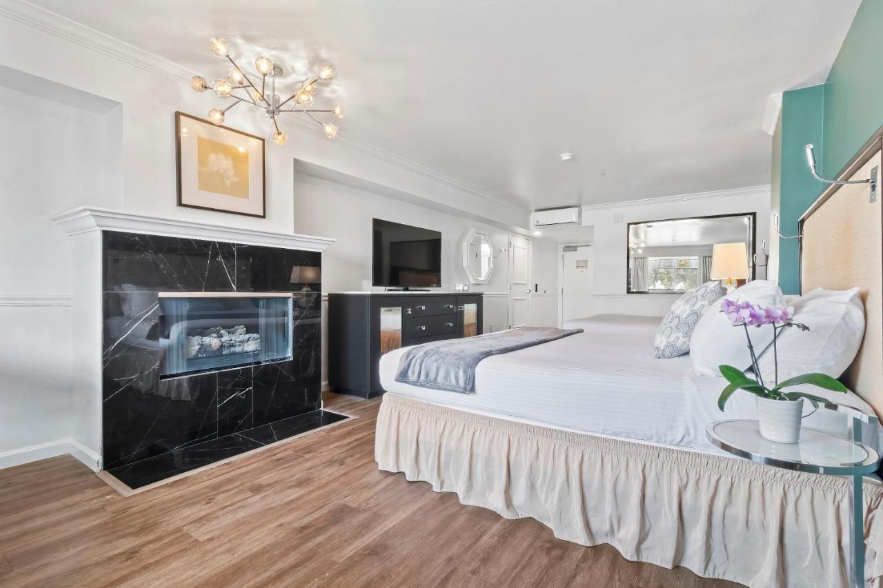 Quadruple Room Balcony,1394250269:JPEG