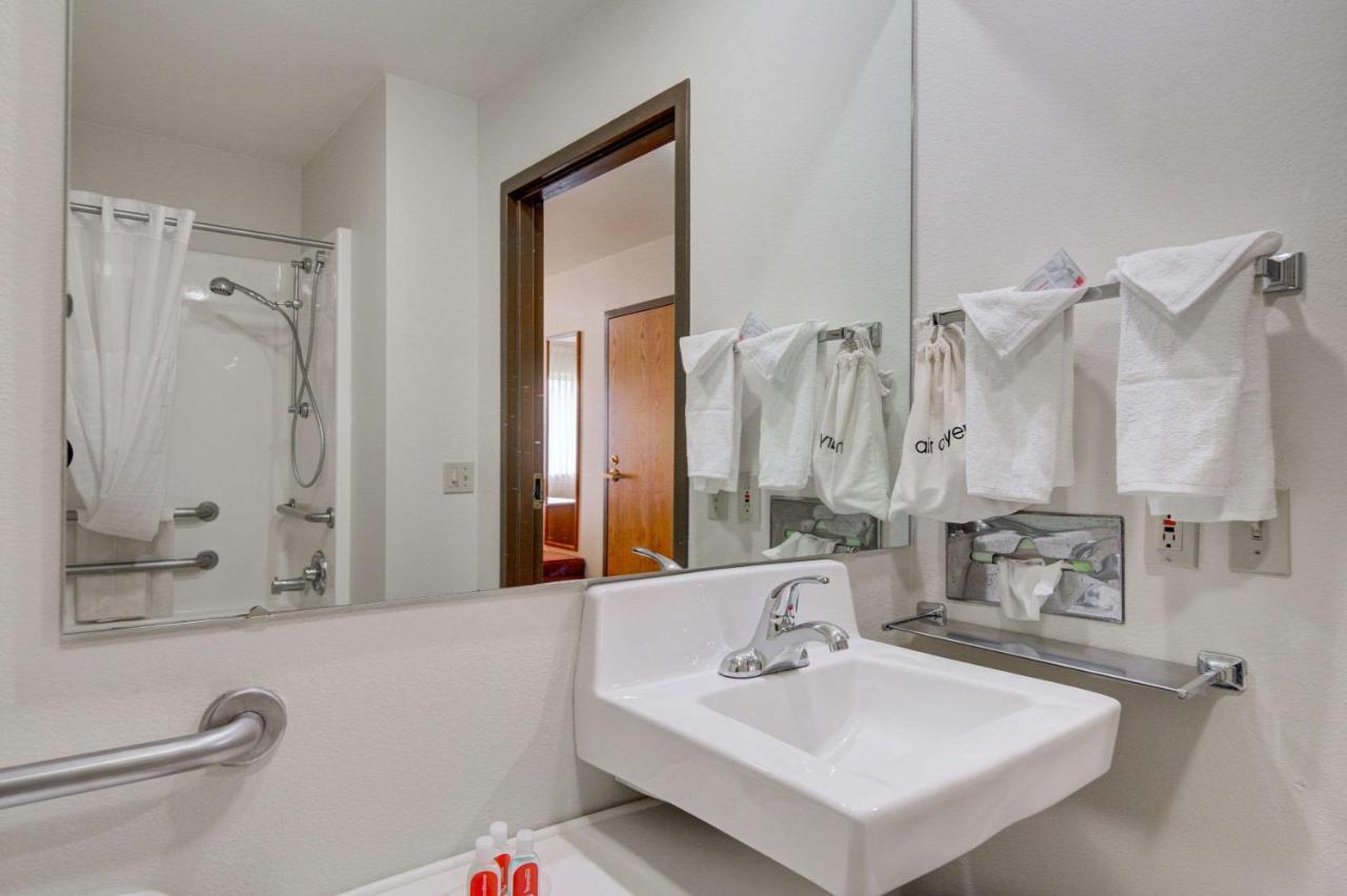 King Room Accessible or Non-Smoking or Pet-Friendly,1389932228:JPEG