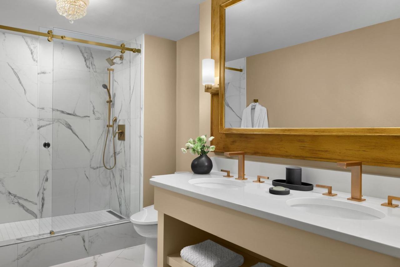 Caroline Astor Suite, Suite, 1 King,1395699704:JPEG