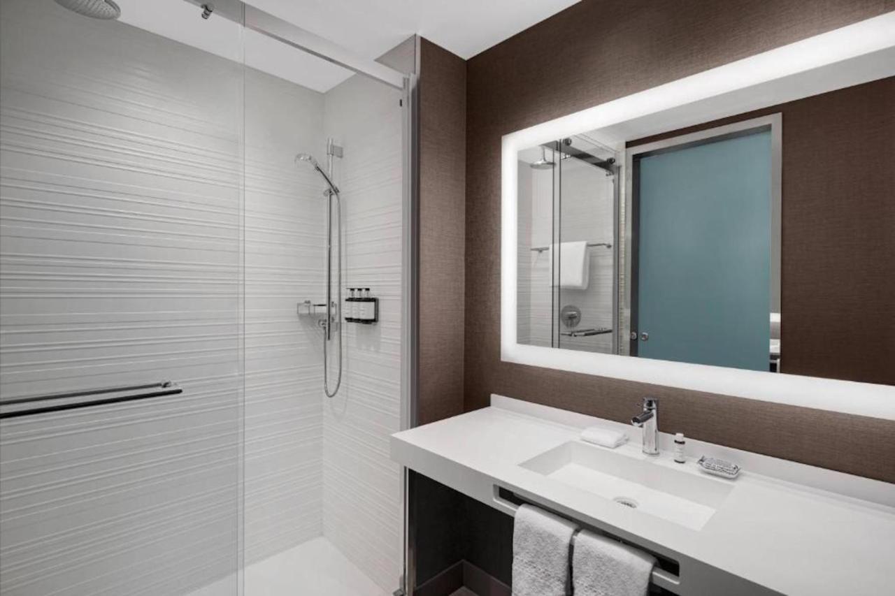 Queen Room with Two Queen Beds and City View - Mobility Access/Roll-In Shower