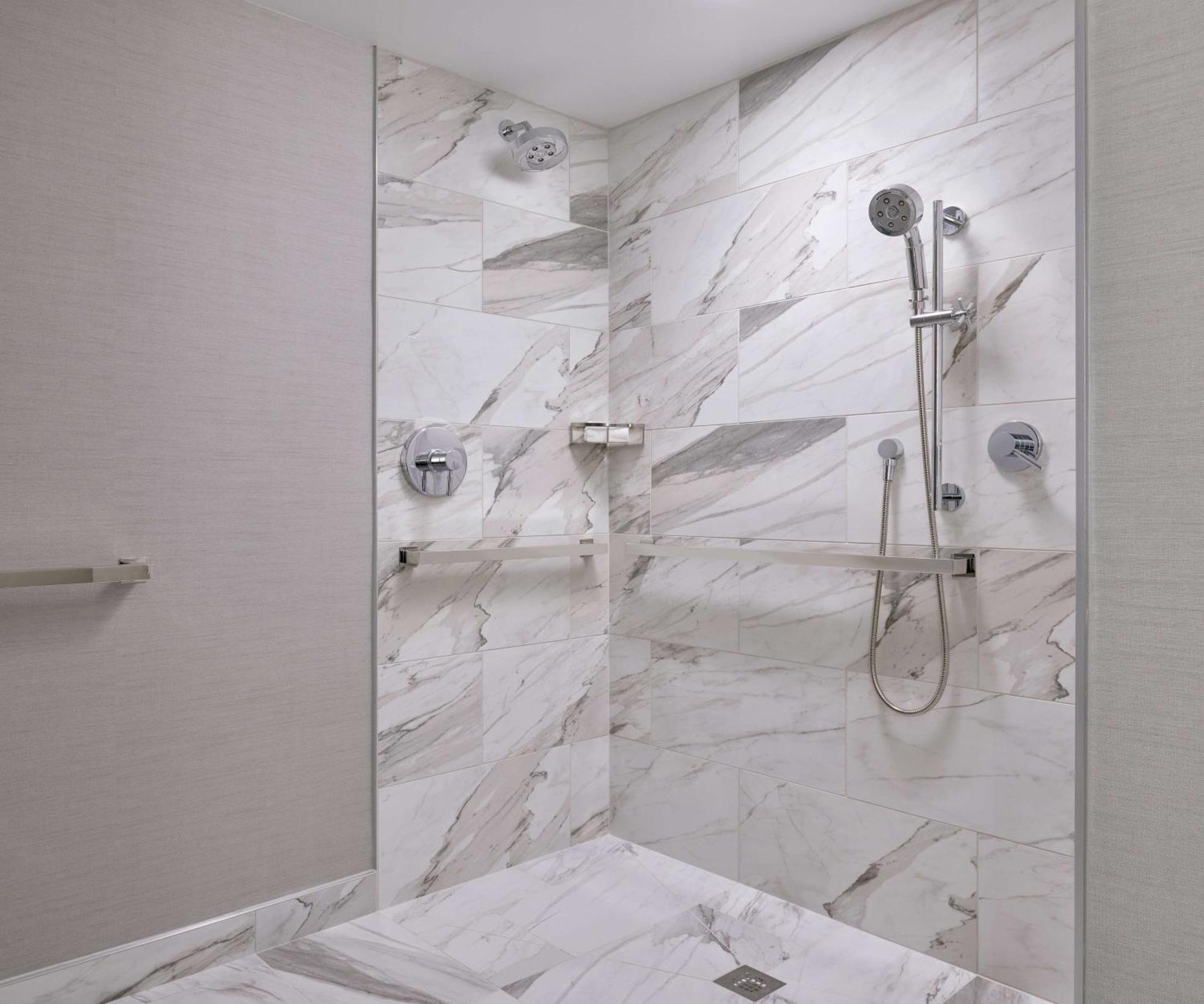 One-Bedroom Suite with Two Double Beds and Roll-in Shower - Mobility Access/Non-Smoking,1407106262:JPEG