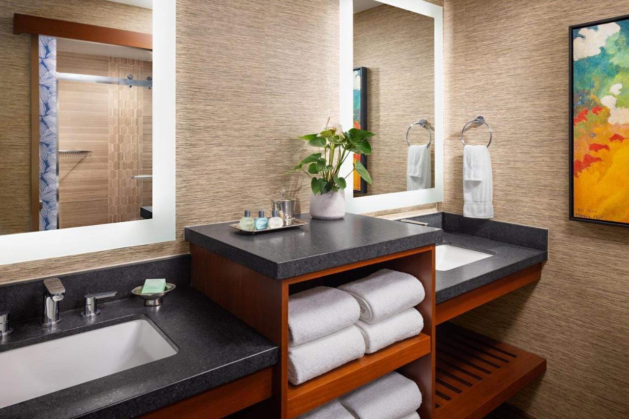 Beachfront Room w/Patio 2 Queens,1498567156:JPEG