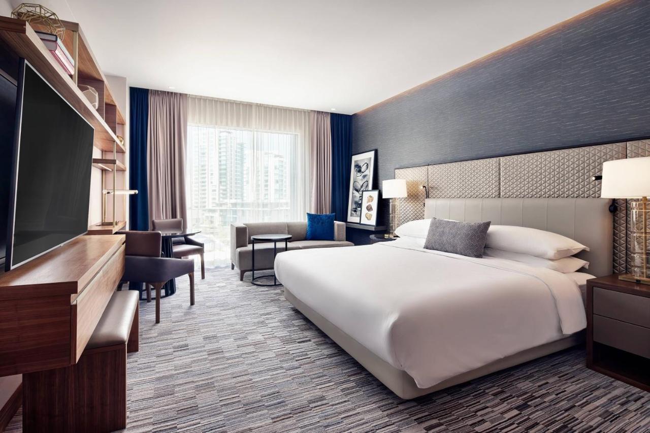 Concierge level Deluxe Guest room 1 King,1572939632:JPEG