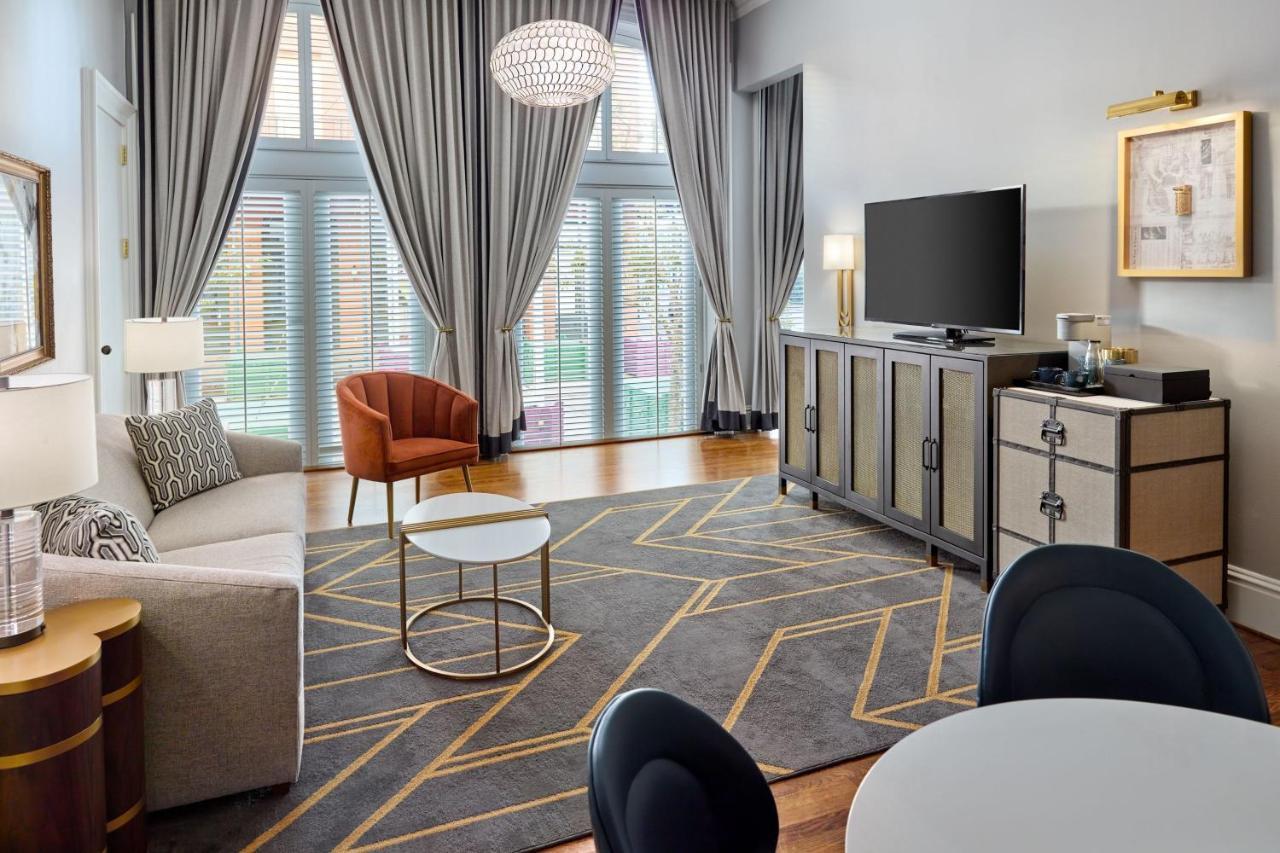 Tremont King Suite, 1 Bedroom Suite, 1 King, Sofa bed (Mobility & Hearing Accessible w/ Roll-in Shower)