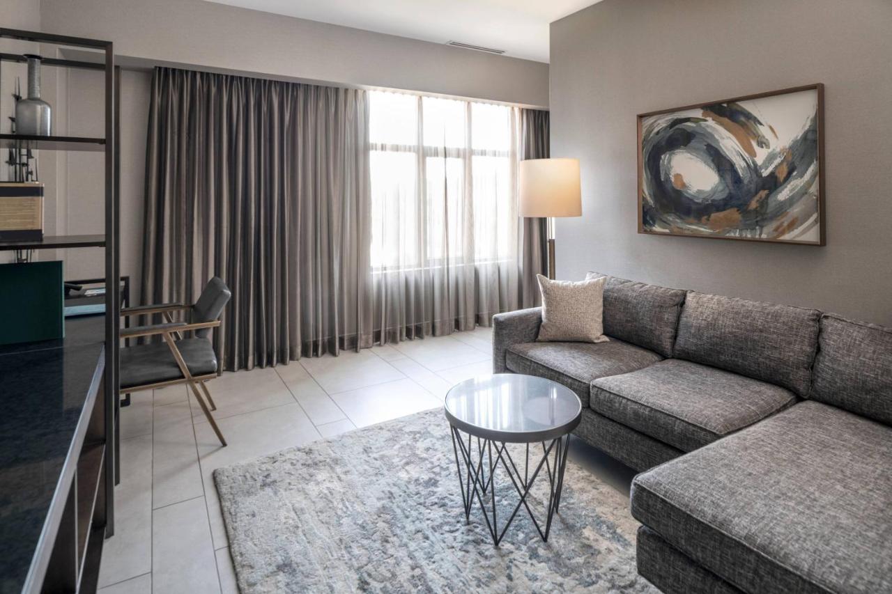 1 Bedroom Suite, 1 King, Corner room,1418870988:JPEG