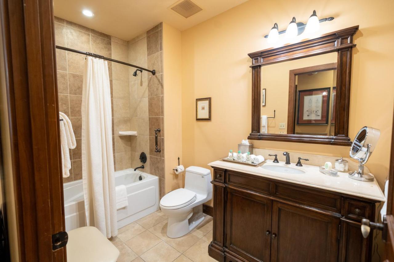 King Suite,1556627869:JPEG