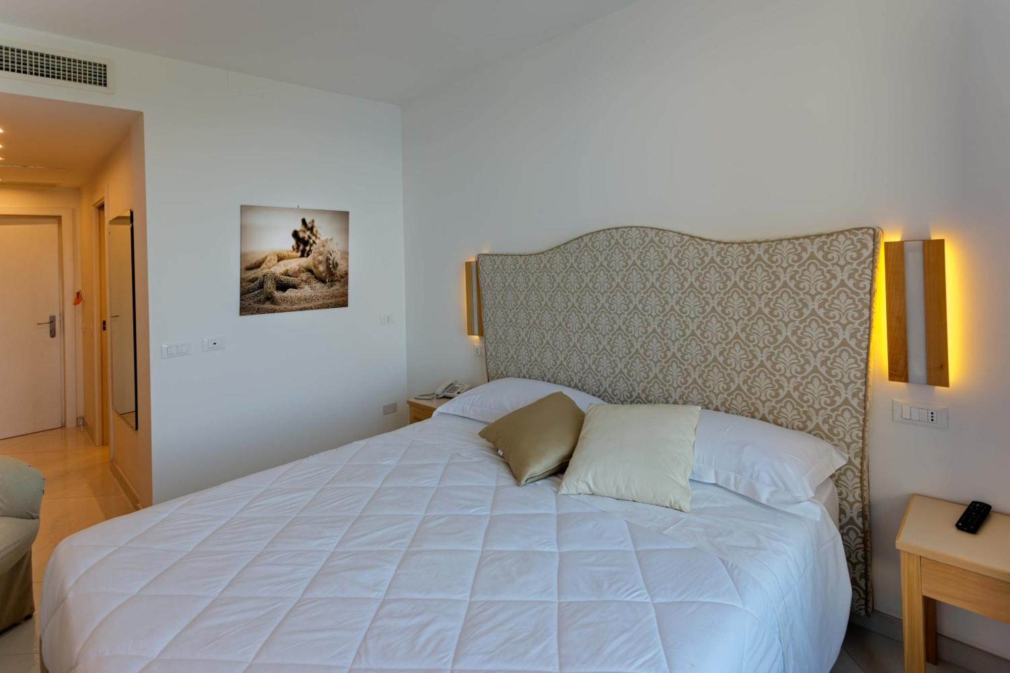 Deluxe Double Room,1433298964:JPEG