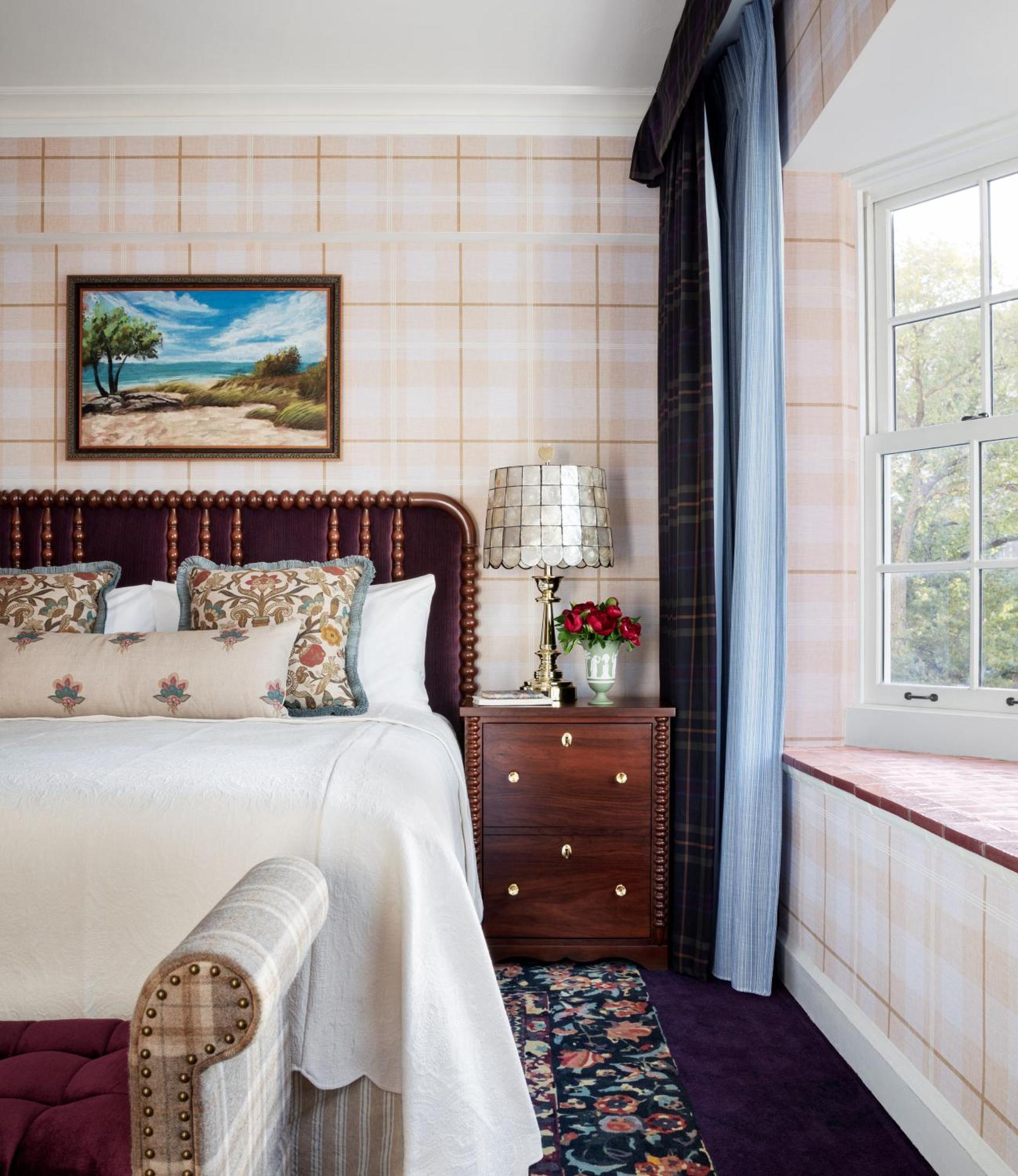 Graduate King Room,1434581053:JPEG