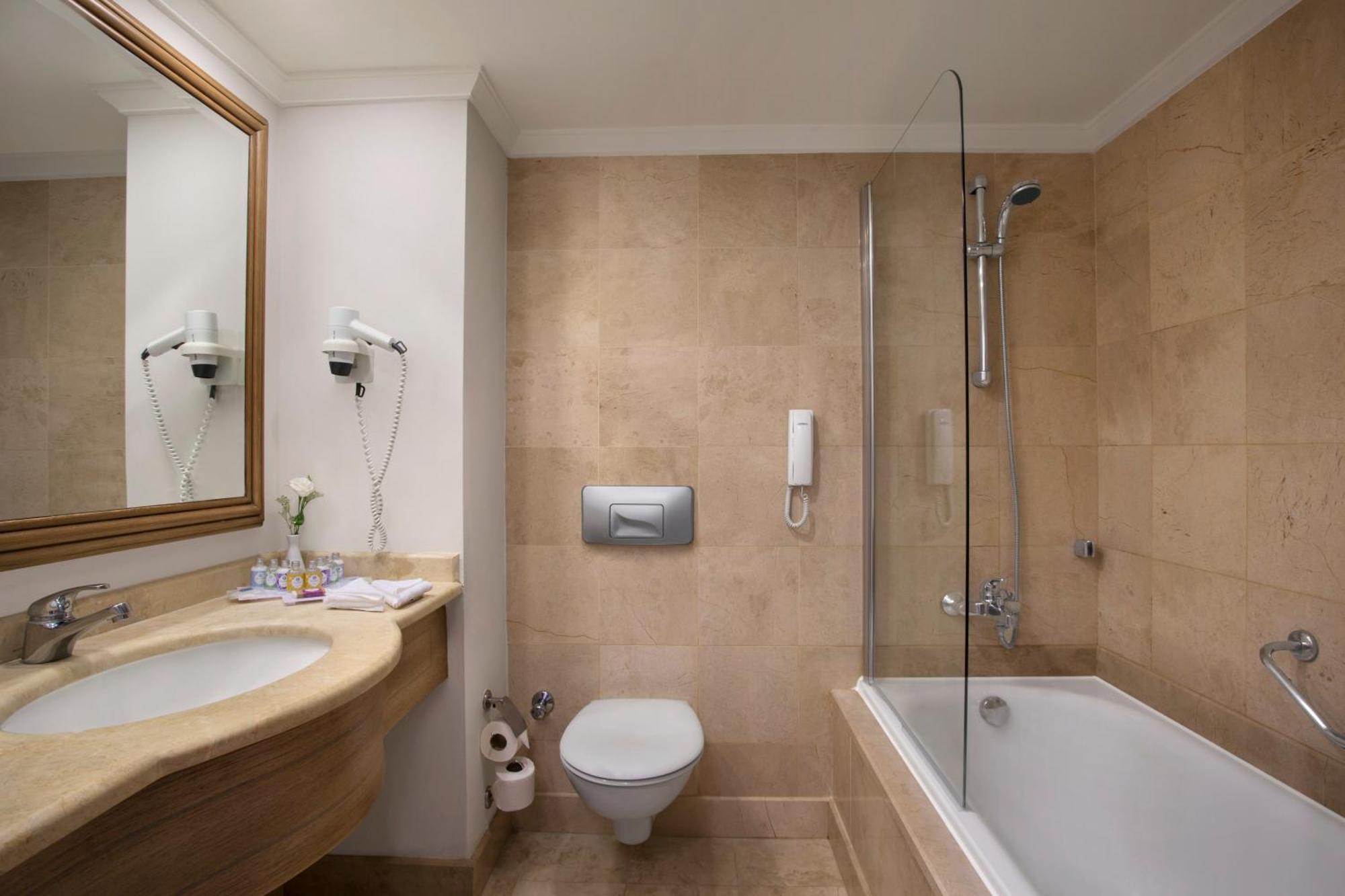 Junior Suite (3 Adults + 1 Child)