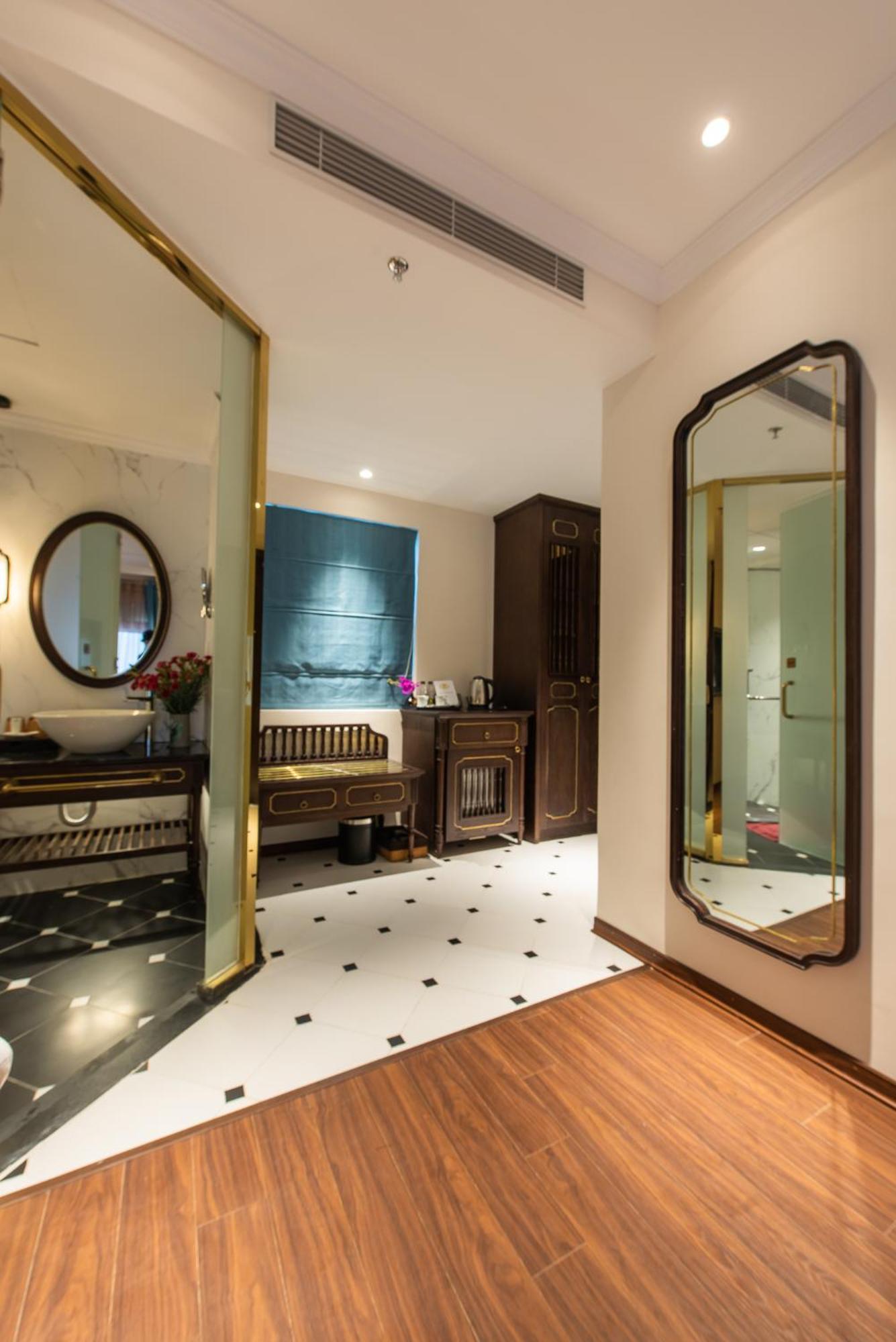 Deluxe Double or Twin Room with City View