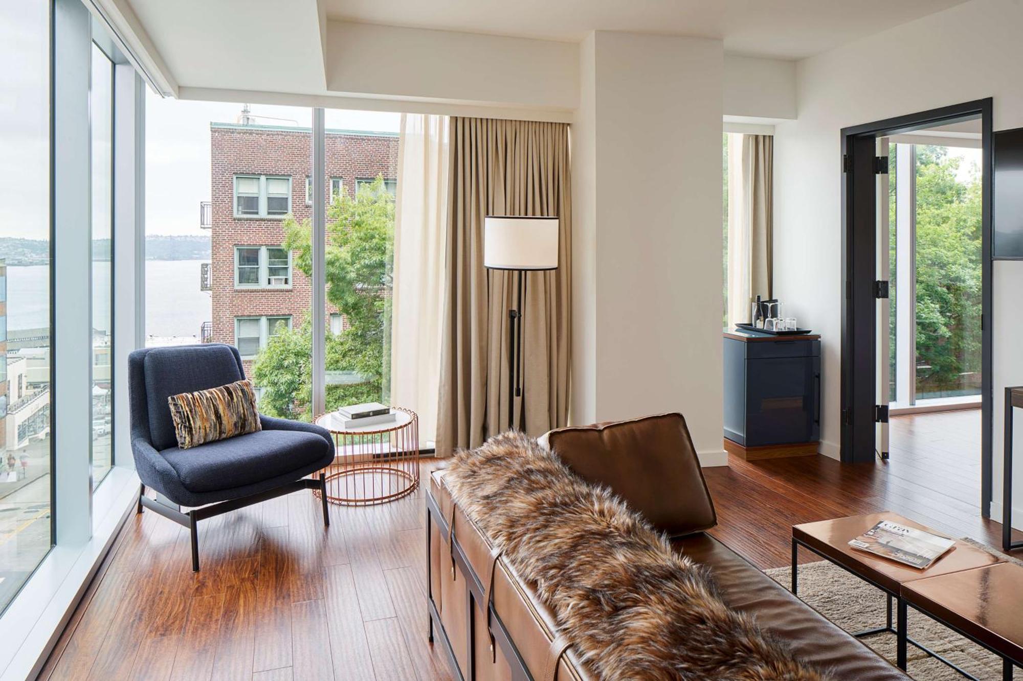 Executive Studio Suite,776720926:JPEG