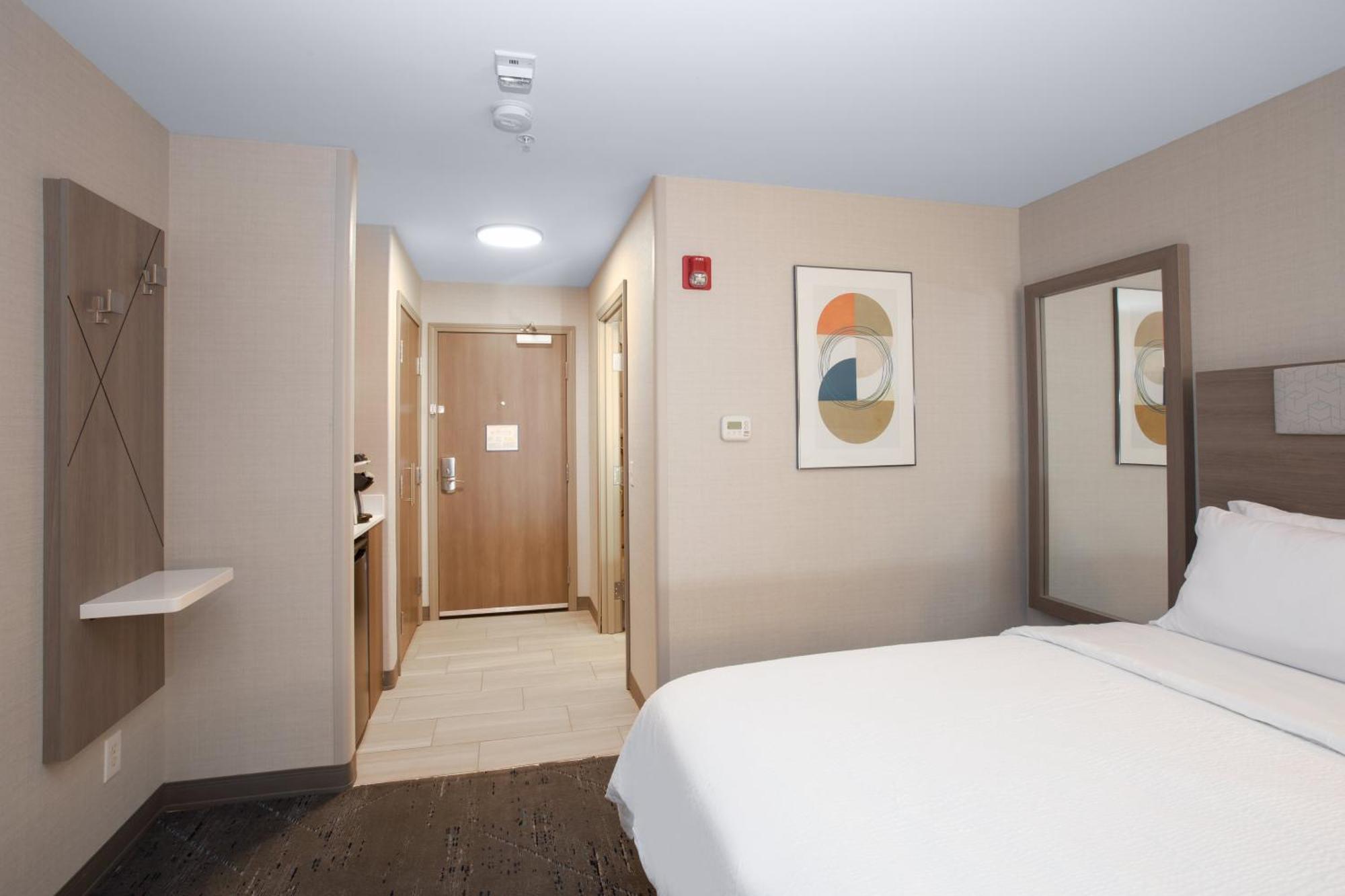 One-Bedroom King Suite - Non-Smoking