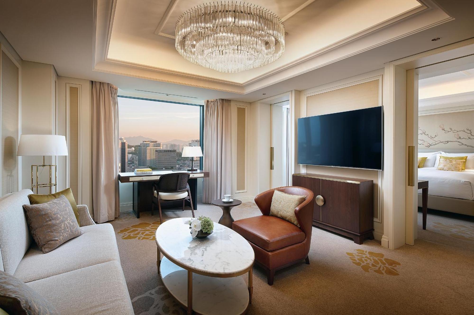 Executive Deluxe Suite Double Room with 1 Extra Bed with Le Salon Access for 3