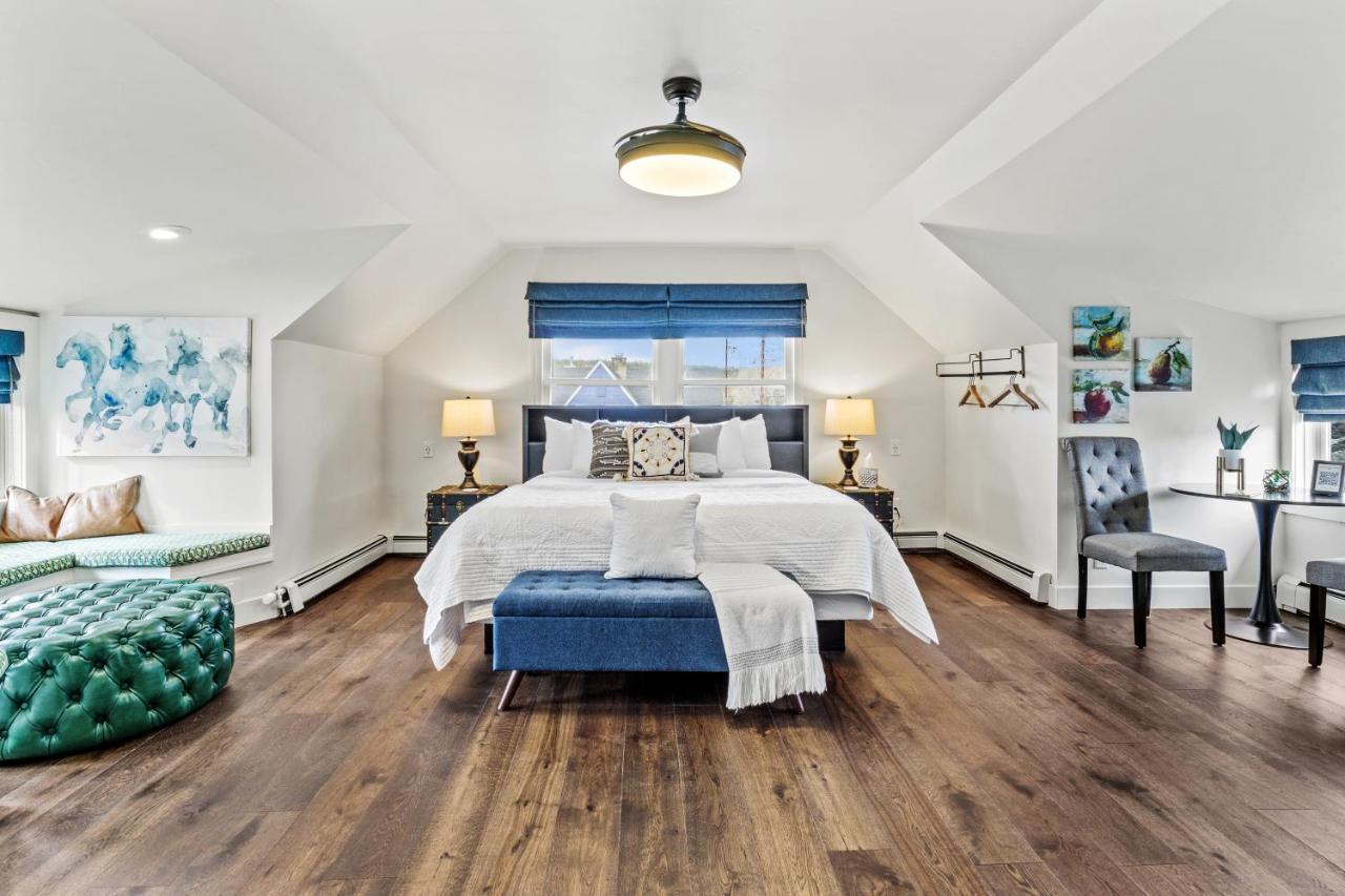 Deluxe Room,1480175237:JPEG