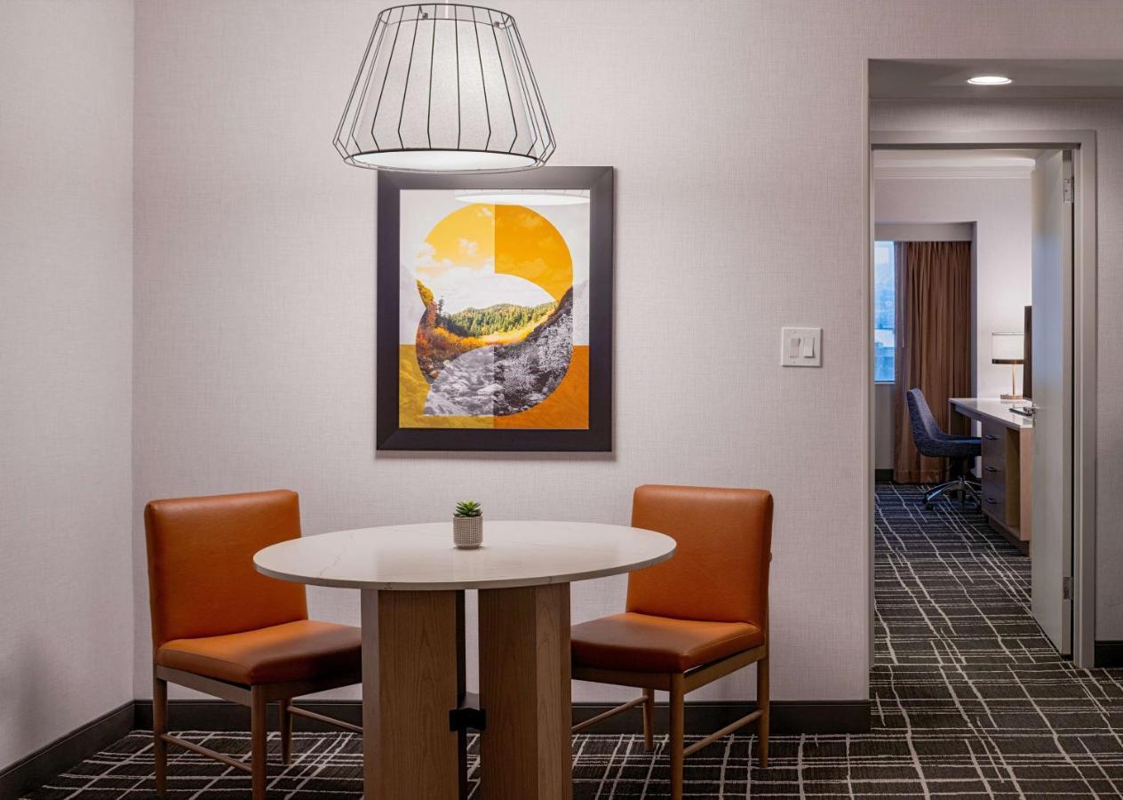 One-Bedroom Queen Suite with Two Queen Beds and Sofa Bed,1498918249:JPEG