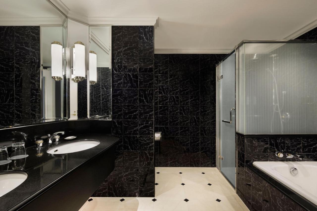 One-Bedroom King Suite - Club Lounge Access,1499334448:JPEG