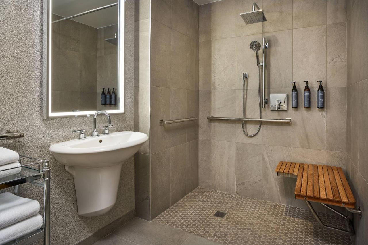 Deluxe, Larger Guest room, 2 Queen, City view