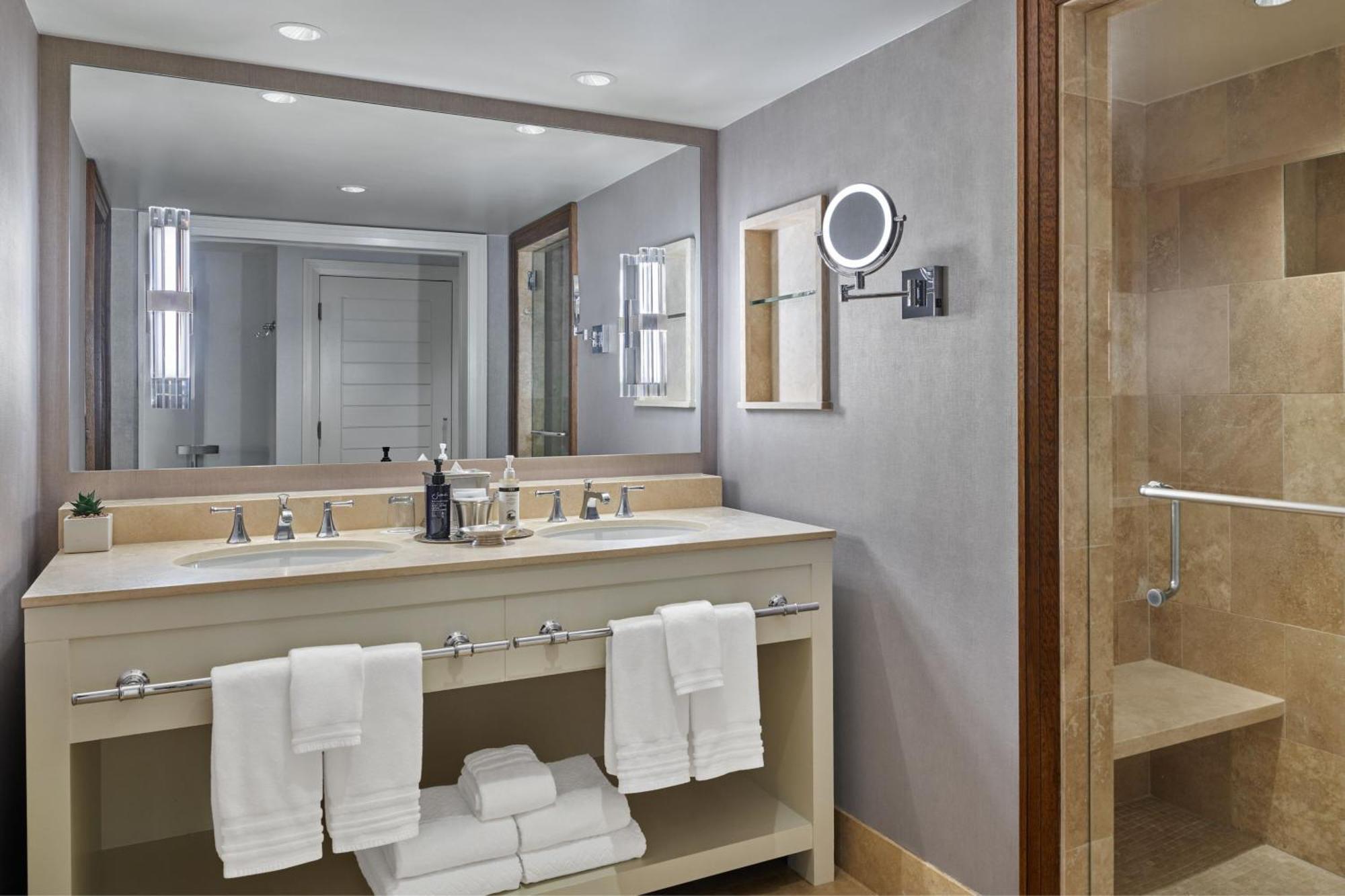 Deluxe King Room with Fireplace,1498880689:JPEG