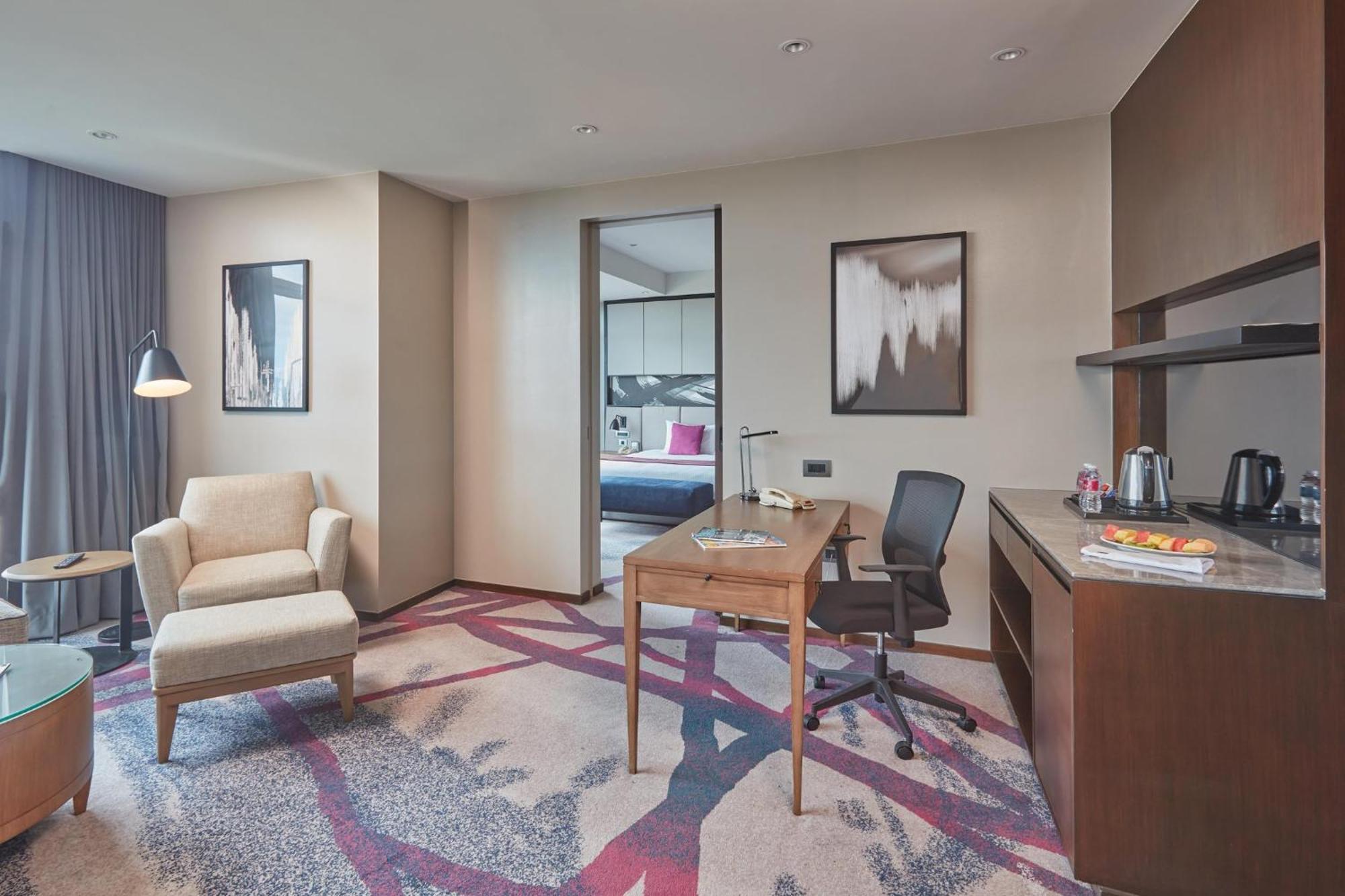 One-Bedroom King Suite